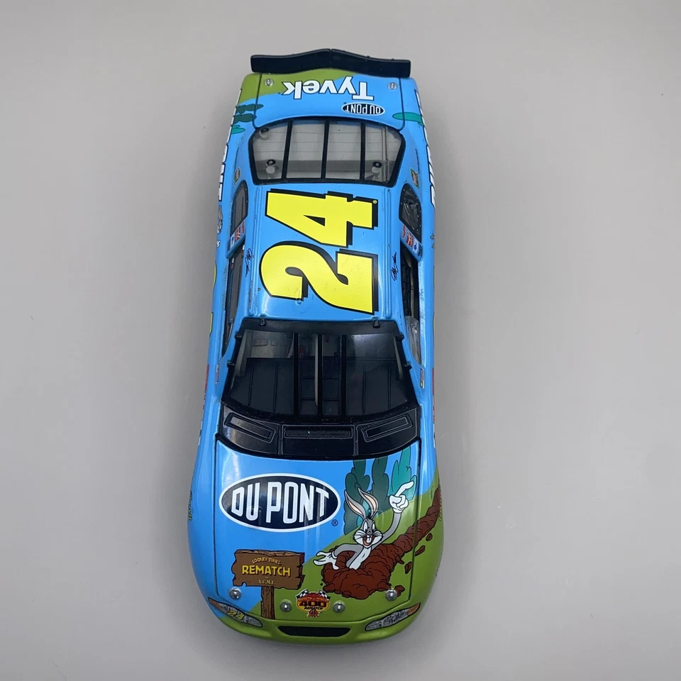 Vintage Jeff Gordon Carro Fundido 1:24 Monte Carlo #24 NASCAR Looney Tunes DuPont - Imagem 2 de 4