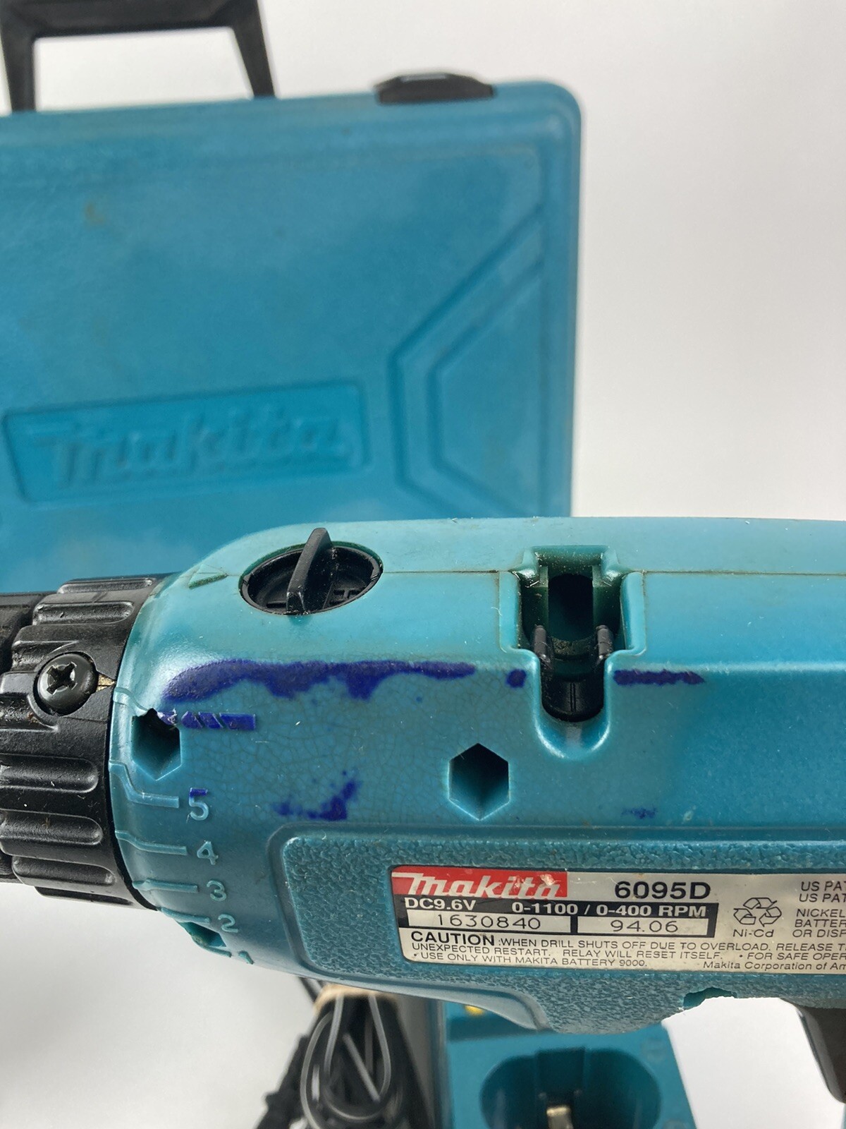 Makita 6095D 9.6V Drill Driver \u0026 ML900 