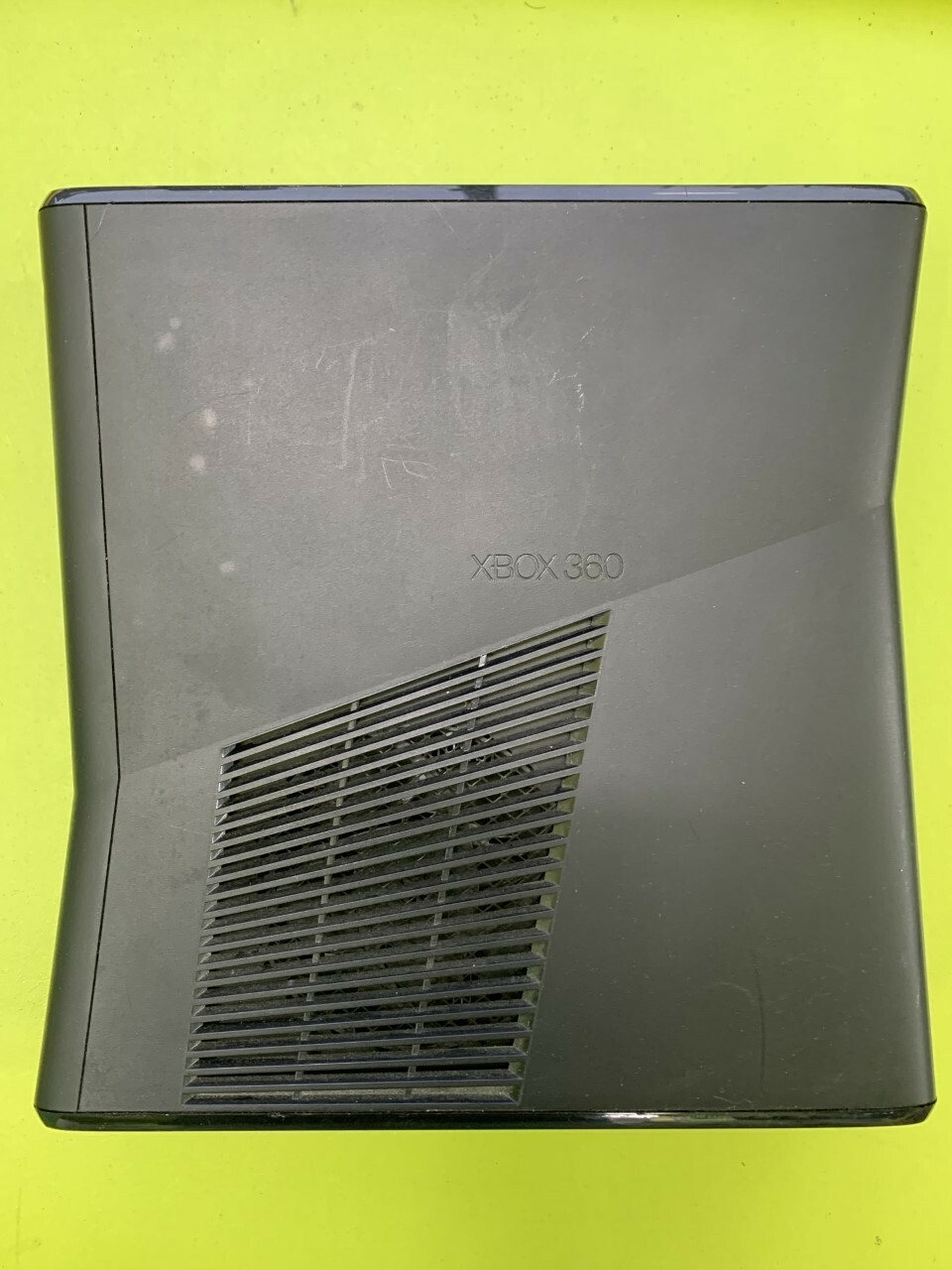 XBOX 360 S CONSOLE 1439 MODEL NO CONTROLLER NO POWER ADAPTER UNTESTED