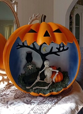 Tk Maxx Halloween riesiger Martha Stewart Leuchtkürbis mit Skelett Friedhof