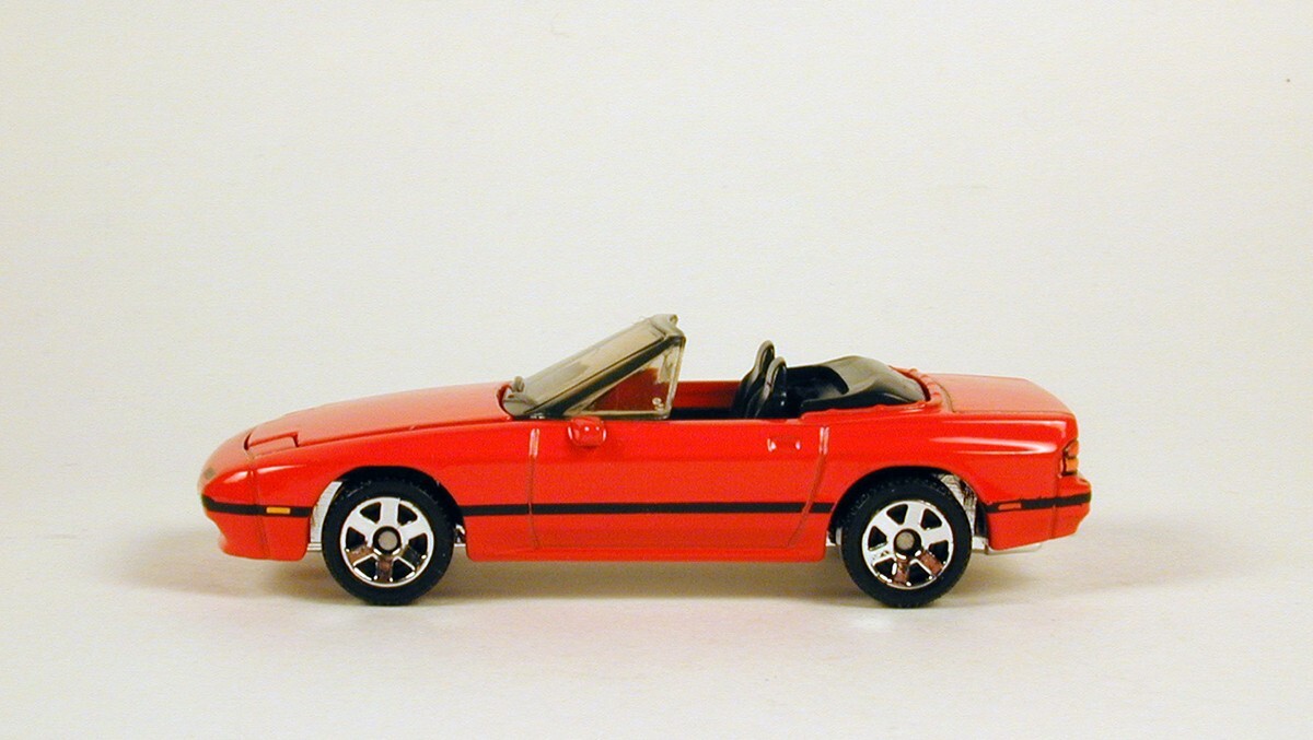 マテル赤箱23ロジャーダッチャー Amazon.com: Hot Wheels - Rodger Dodger - HW Dream Garage 2/5