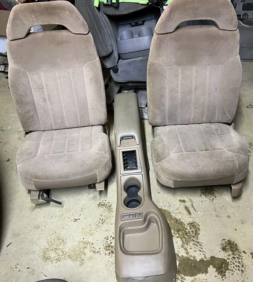 Chevrolet/GMC S10 1995-1997 BLAZER/CAMIÓN ASIENTOS DELANTEROS CON CANASTILLA Y CONSOLA BRONCEADO OEM Foto 2 de 4