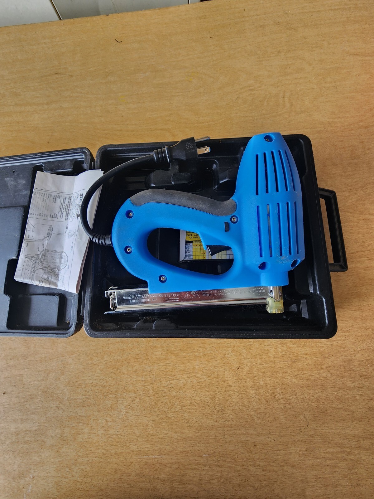 Arrow fastener ET100M Nail Master Corded 120v Electric Brad Nail Gun 5/