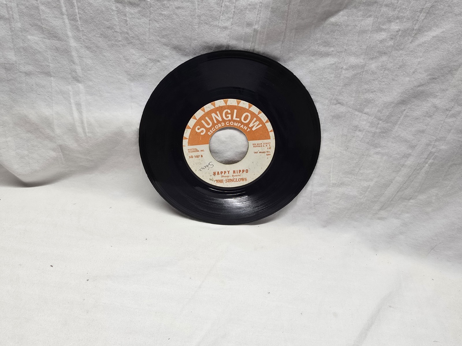 The Sunglows: Peanuts (La Cacahuata) / Happy Hippo Record Vinyl 45Rpm 