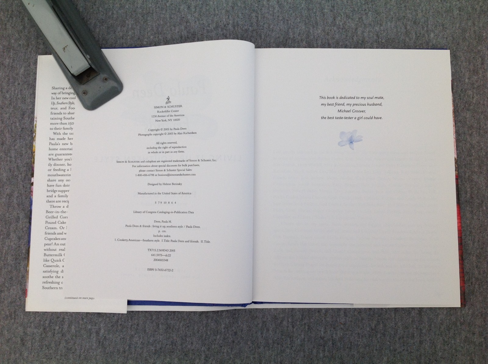 2005 Paula Deen & Friends Living It Up Southern Style, Hardcover