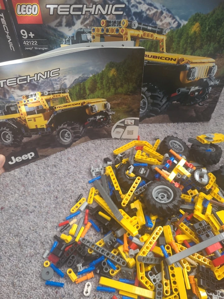 LEGO Technic 42122 Jeep Wrangler, photo 2 of 3