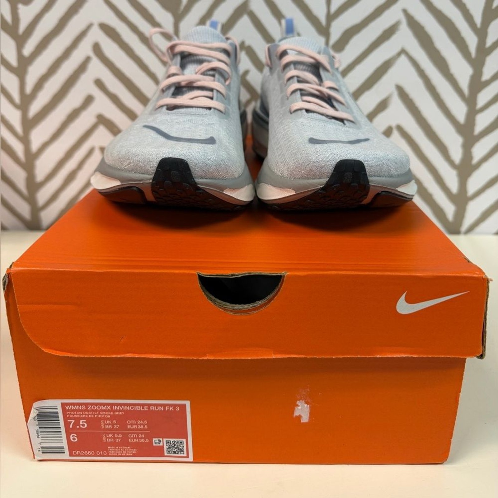 New Nike Women’s Zoom Invincible Run FK 3 Photon Dust/Lt Smoke Grey Size 7.5 thumbnail 3