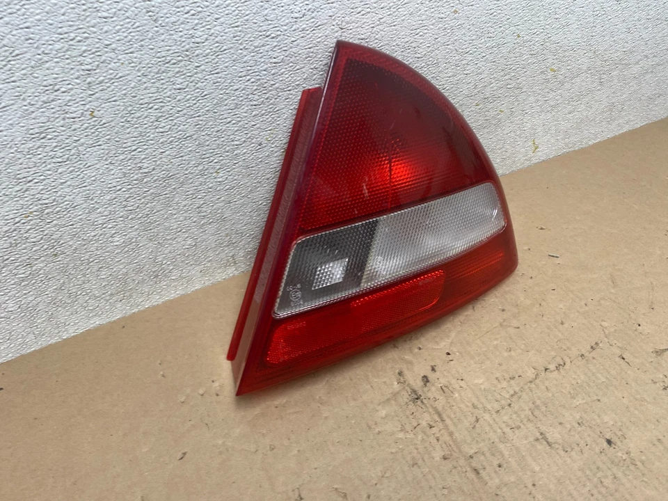 Luz trasera derecha pasajero Mitsubishi Mirage 1997 a 1998 OEM Q1634 DG Foto 2 de 4