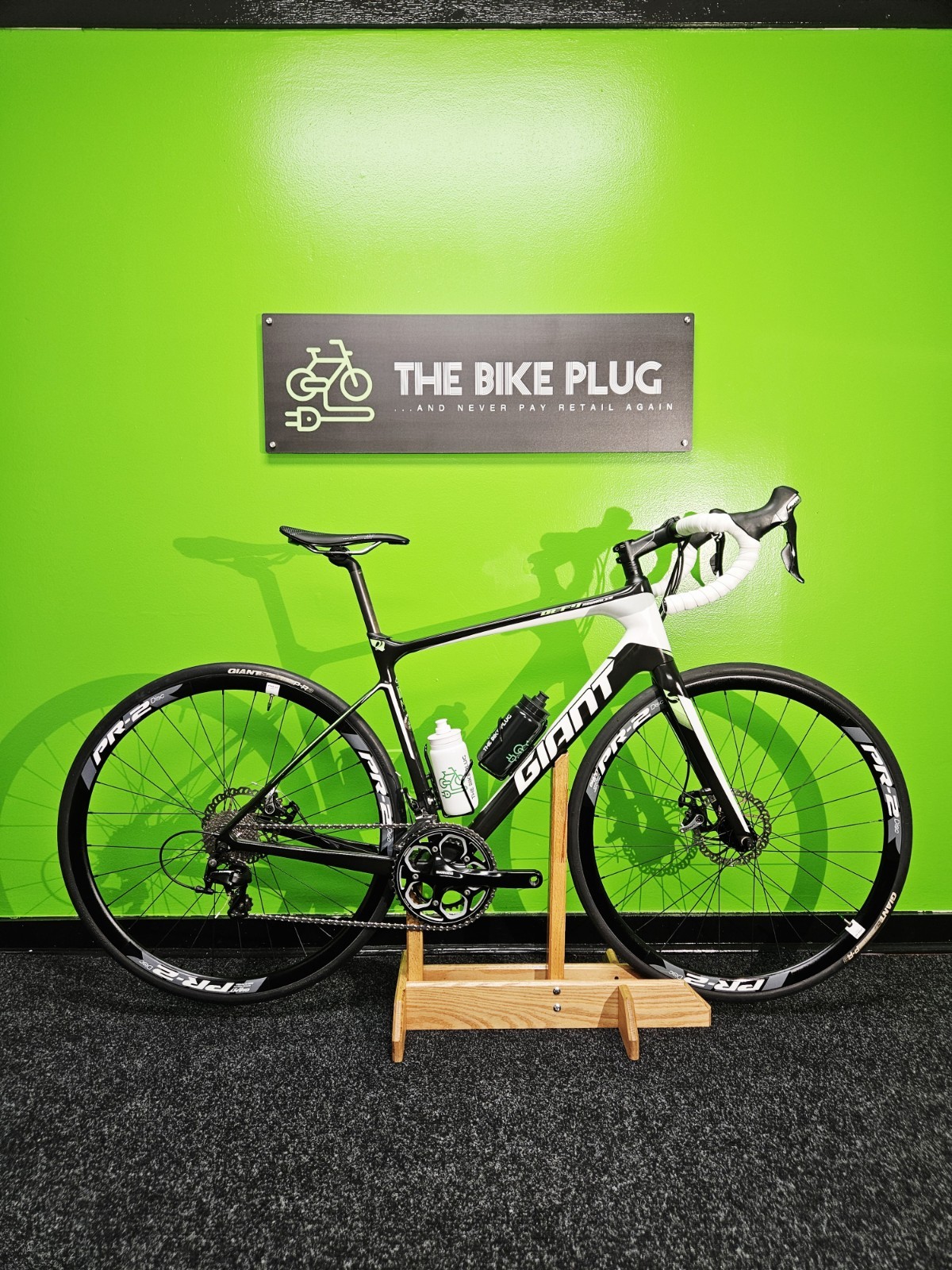 (Used) 2016 Giant Defy Advanced 2 Shimano 105 11x2 Disc Carbon Road Bike Medium 54cm (999.99 USD)