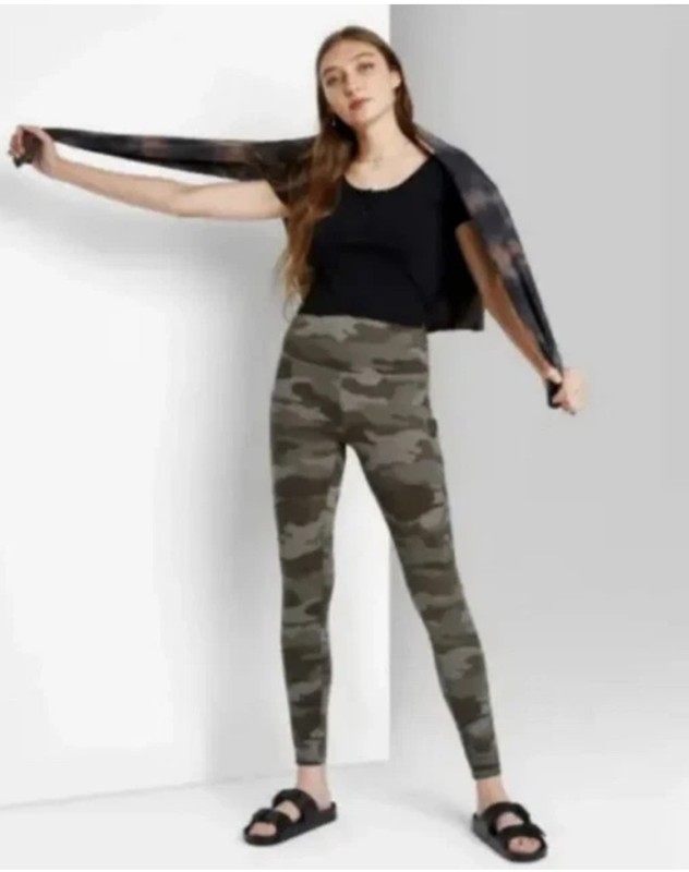 Wild Fable Leggings Green Camouflage High Waisted Super Soft Pockets Size XS NWT