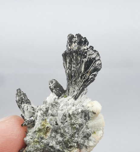 Natural Epidote Crystal With Albite From Skardu Pakistan. - Picture 5 of 8