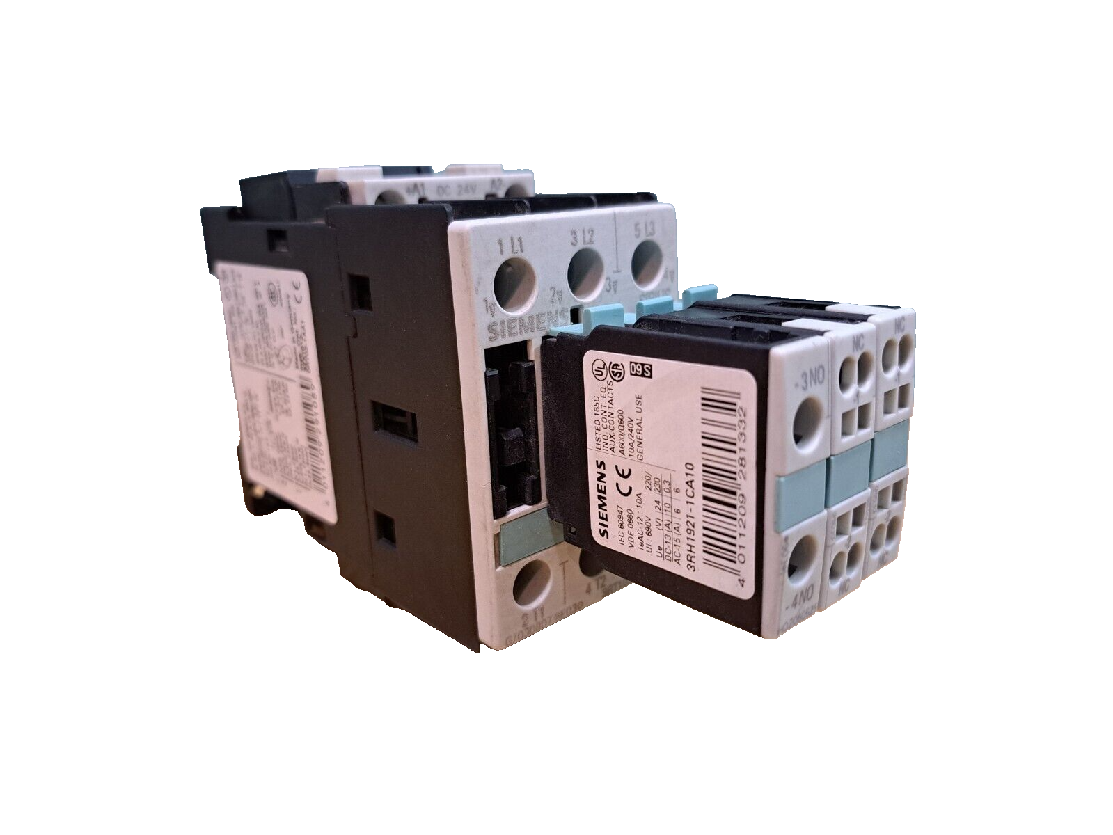 Siemens 3RT1025 Three Pole Contactor 17A 24-70 V Coil 7.5Kw + 3 x Aux