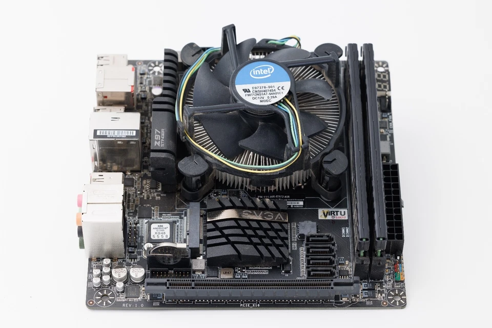 Placa madre evga z97 stinger - CPU Intel Core i7 Haswell - CPU CORSAIR 16 GB DDR3 RAM Foto 2 de 4