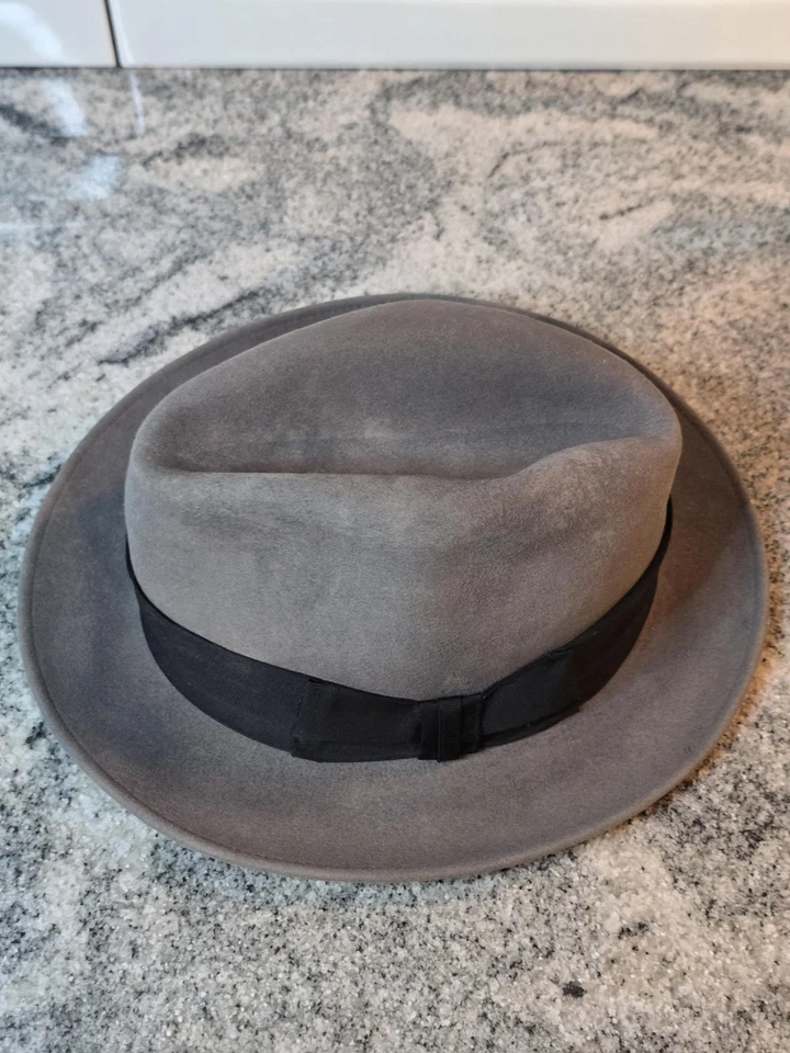 Sombrero Dobbs Fedora ajustado para hombre 7 1/8 fieltro de piel gris hecho en EE. UU. banda negra Foto 3 de 4