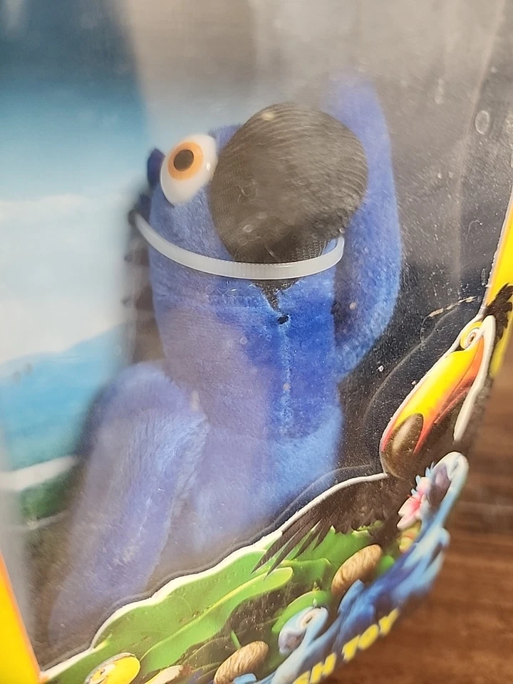☆SEALED☆ ~Gift Set Rio 2 w/ Plush Toy Blue-Ray|DVD|Digital Target~ ☆RARE☆ - Image 4 of 4