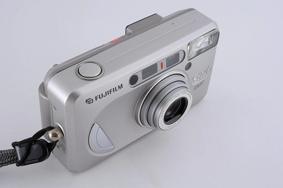 [近乎完好]富士 Silvi 1000 银色 35 毫米傻瓜胶片相机 来自日本 — 第 3/4 张图片