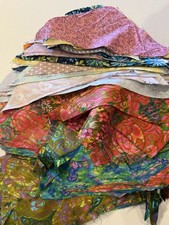 Over 500 Assorted pre cut pack squares 100 cotton fabric quilt scraps Moda