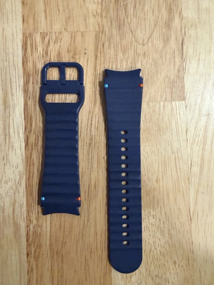 Samsung Galaxy Watch 7 correas de silicona y cubierta facial de reloj Foto 2 de 4