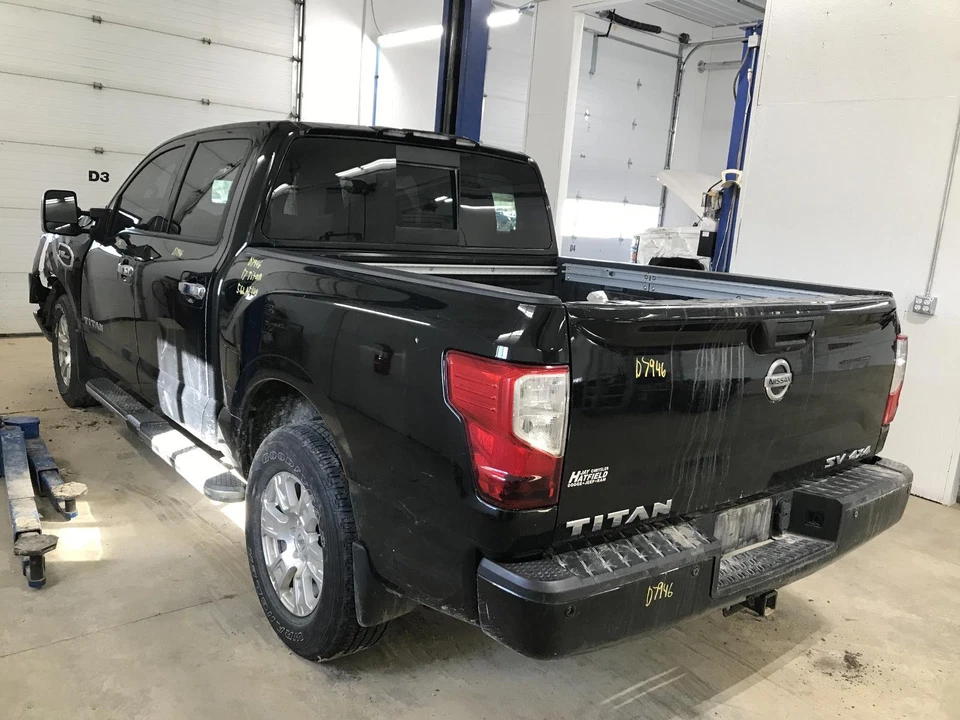 Conjunto de luz trasera derecha usado se adapta a: Nissan Titan SV 2017 grado derecho A Foto 3 de 4