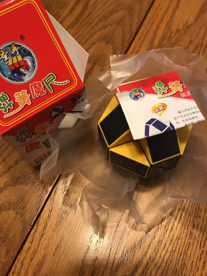 Cubo rompecabezas regla mágica serpiente negro y amarillo. Vendedores de Estados Unidos envíos N 24h Foto 2 de 4