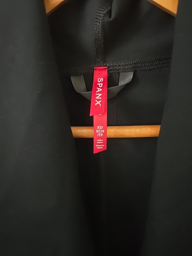 SPANX Jacke mit drapierter Vorderseite schwarz Ponte Kunstleder Größe XS neu mit Etikett - Bild 10 von 20