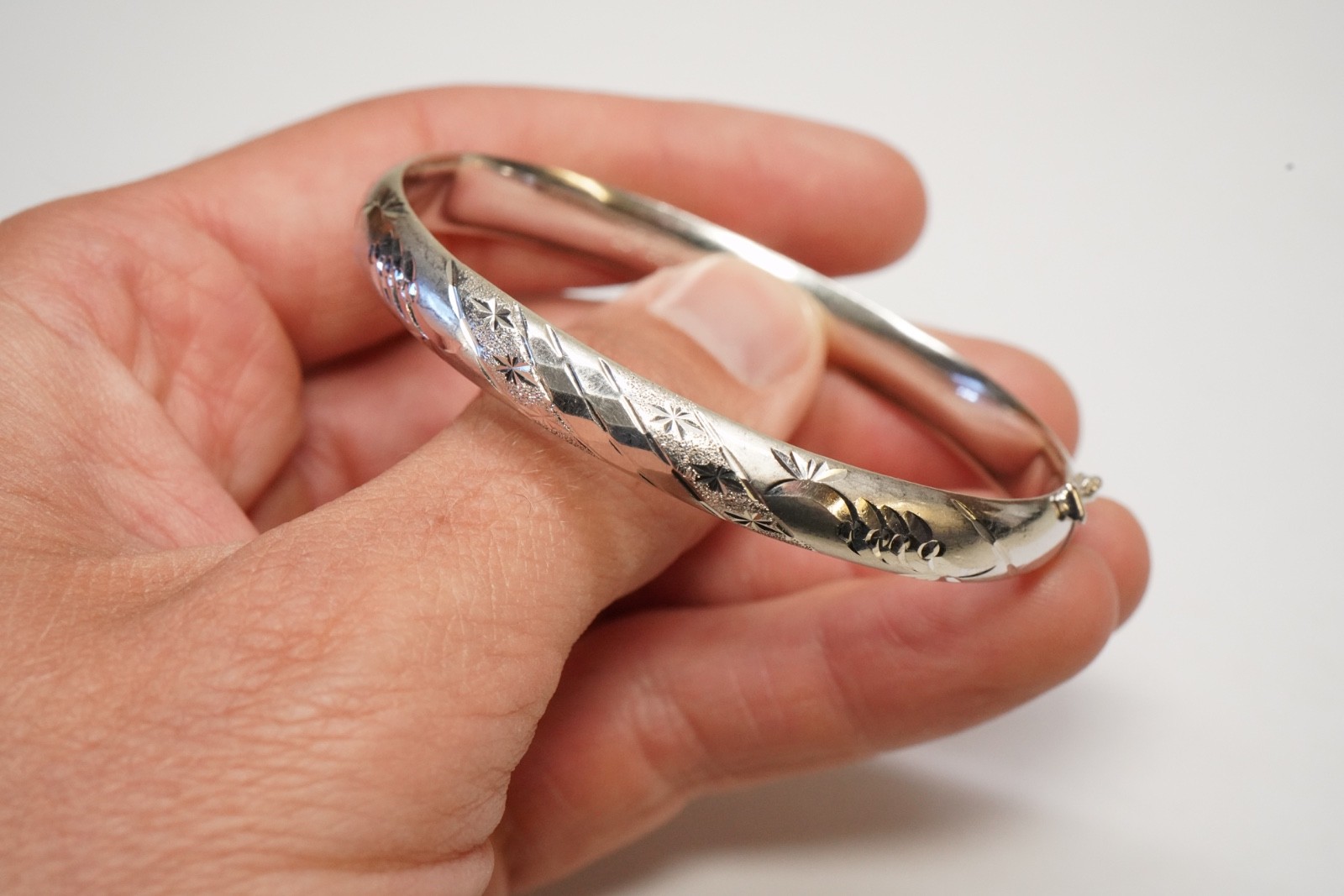 Uncommon Solid PLATINUM Hinged Bangle Bracelet - … - image 4