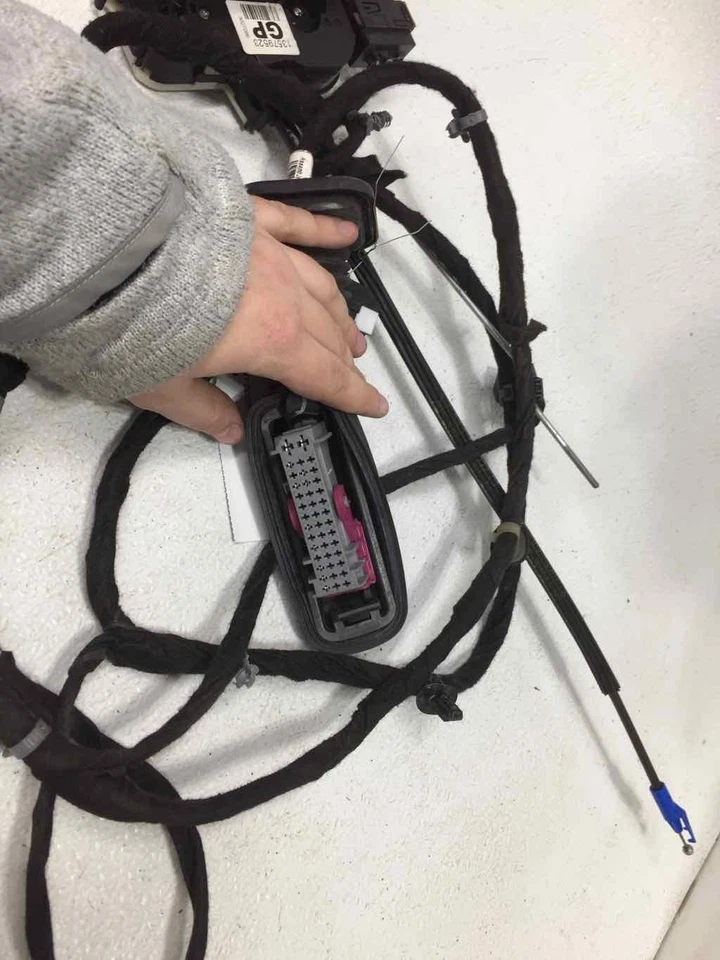 14 CHEVY CRUZE Front Door Latch Right Foto 3 de 3