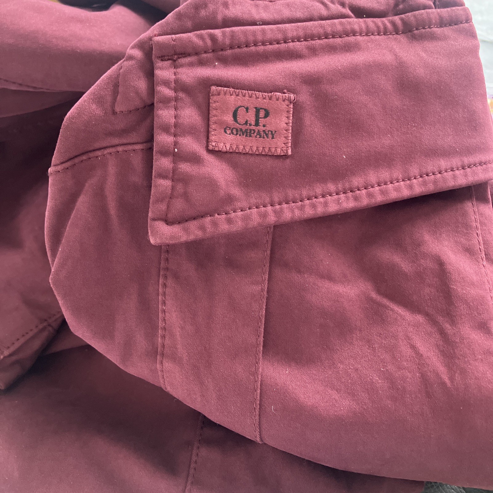 Pantalones cargo CP Company 13CMPA117A elásticos satinados en puerto real talla 48 nuevos con etiquetas