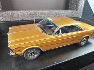 Automodello 1966 Ford Galaxie 500 Hardtop Gold 1:24 Scale Inv. #7309