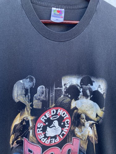 Vintage 2000s Red Hot Chili Peppers Foo Fighters Large Black T Shirt, Size L, $325 - Photo 2