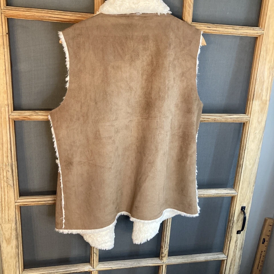 Chaleco forrado de piel sintética de cuero sintético Saint Johns Bay talla L Foto 2 de 4