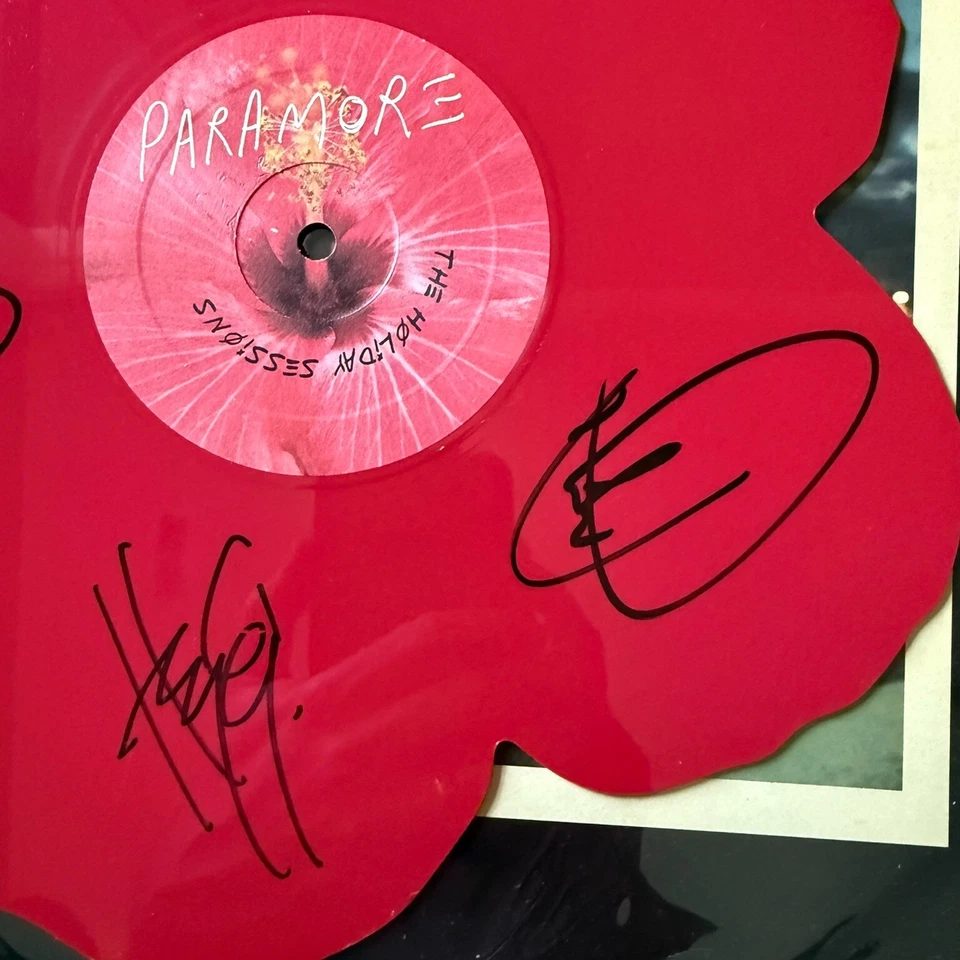 *SIGNED/AUTOGRAPHED* Paramore "The Holiday Sessions" 7" vinyl record! haley riot - Image 3 of 4