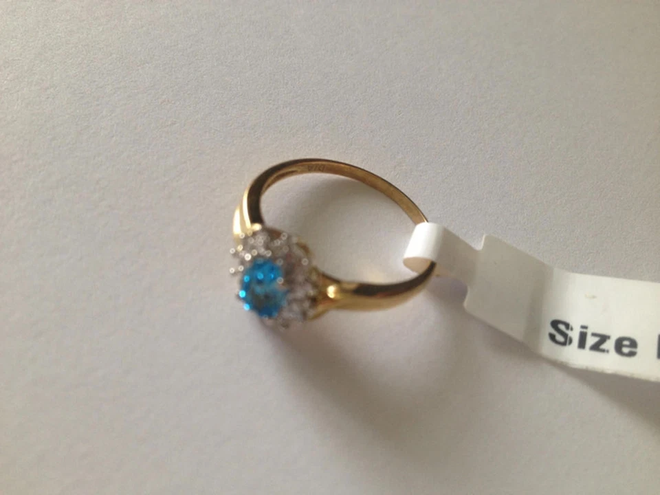 Anillo de oro blanco de diamantes y topacio azul de 9 quilates talla L Foto 4 de 4