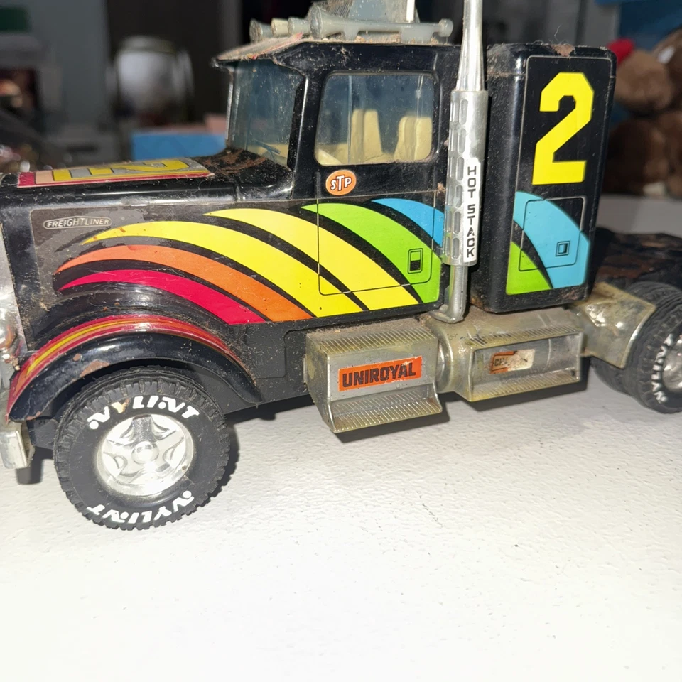 Semirremolque plataforma de carreras Nylint Cadet Freightliner de colección #2 acero prensado 12" No. 330 Foto 2 de 4