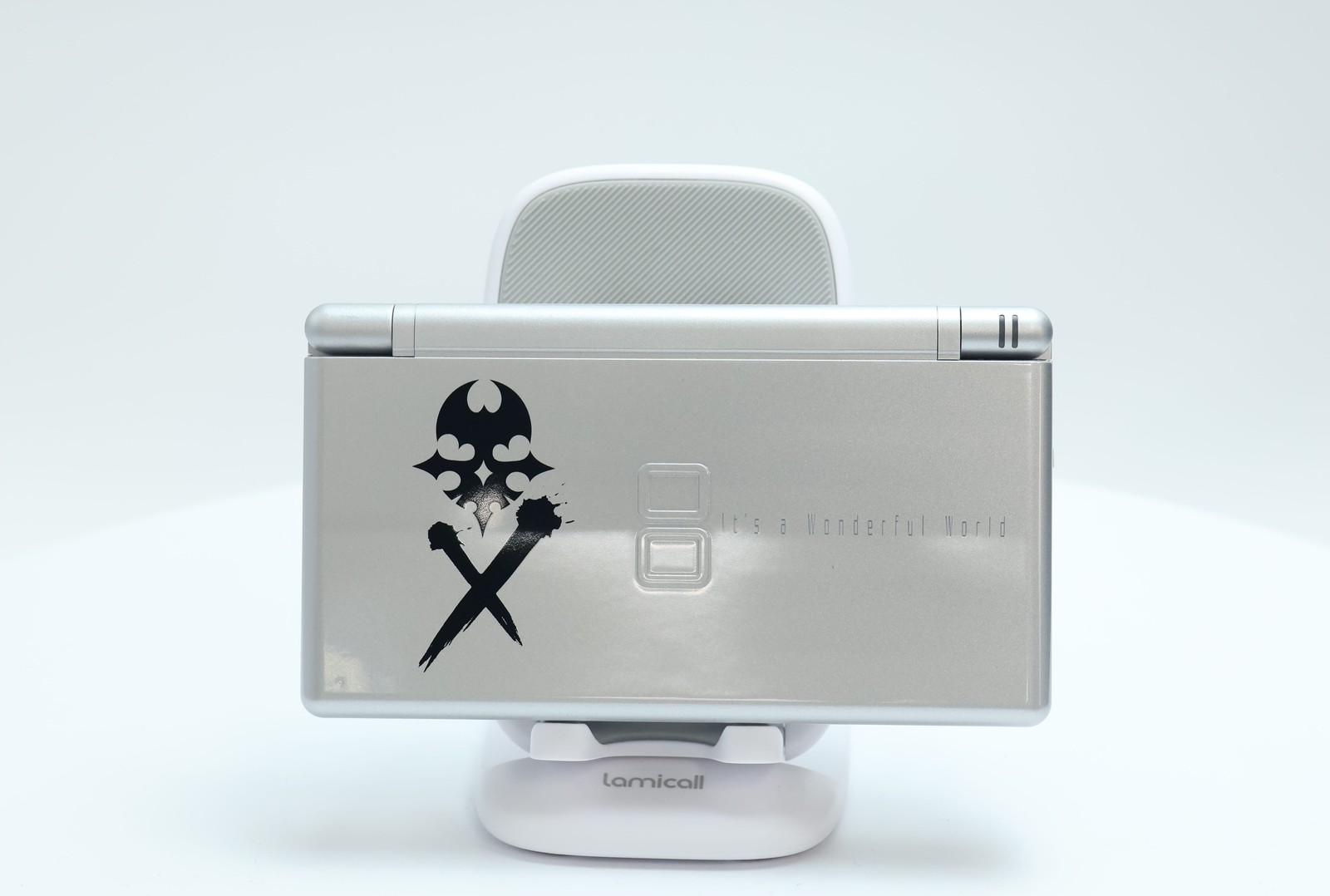 Consola Nintendo DS Lite Edición It's a Wonderful World en estado Near Mint con cargador, imagen 2