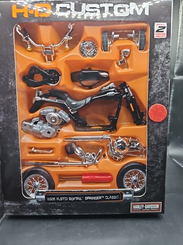 Maisto Harley Davidson H-D Custom 2005 FLSTCI Softail Springer 1:18 Metal Model - Picture 6 of 9