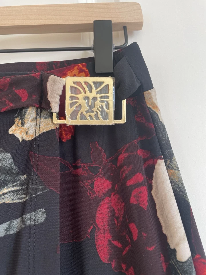 Falda floral negra envolvente hasta la rodilla Anne Klein talla XS Foto 3 de 4