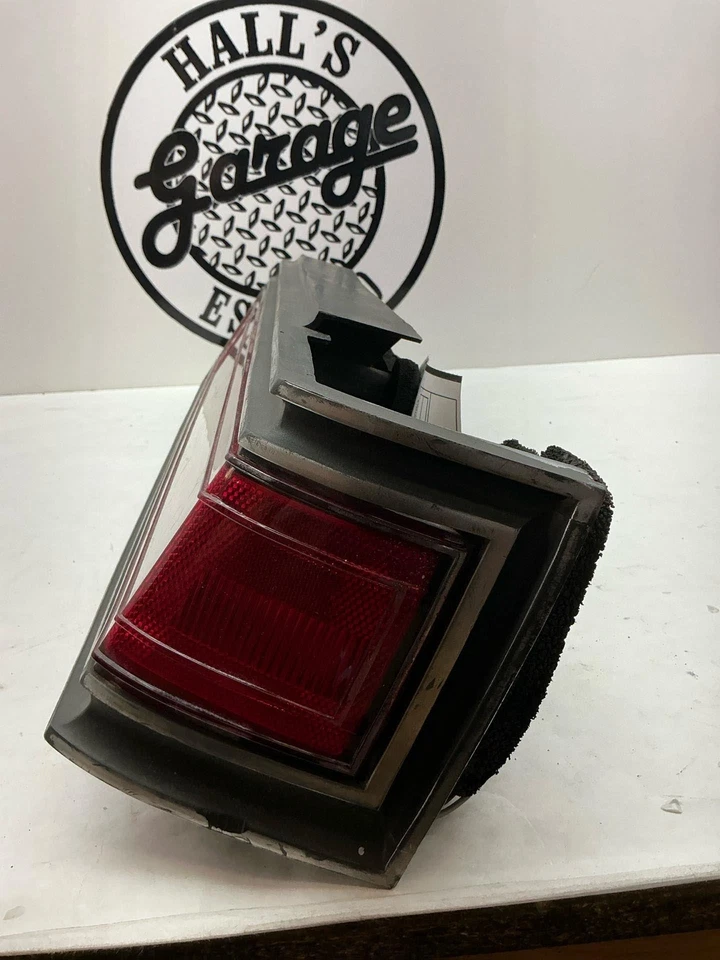 Conjunto de luz trasera CHRYSLER QUINTA AVE derecha PASAJERO 82 83 84 85 86 87 88 89 Foto 2 de 4