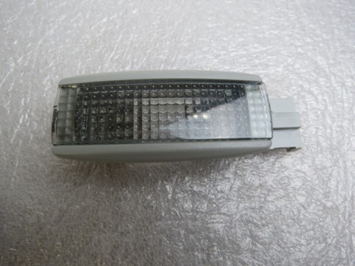 VW  Innenraumleuchte M14037 3b0947113