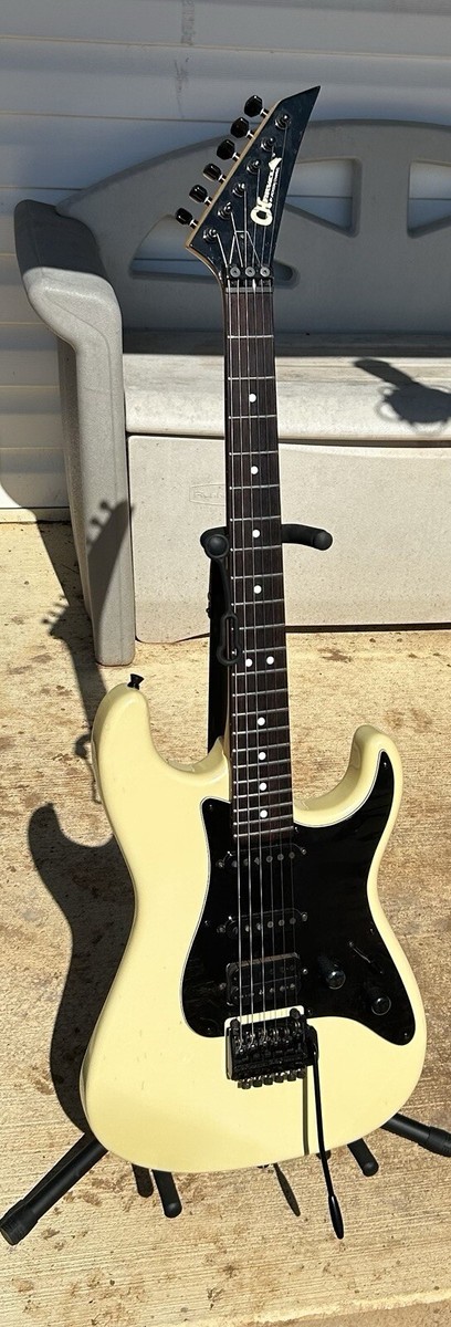 Charvel 日本製 white スパークルフィニッシュ（ラメ) Charvel