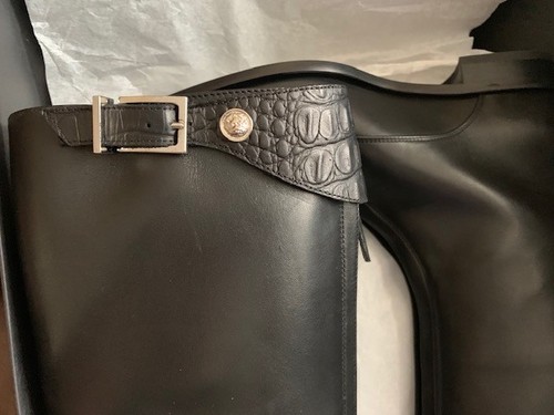 Auth. Versace Versus hoher schwarzer Leder-Reiterstiefel silberfarben Logo 38 neu im Karton 795 $ - Bild 8 von 8