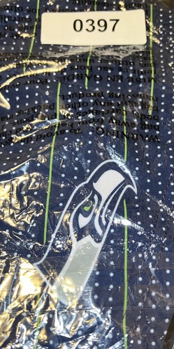 Seattle Seahawks Shorts Men Blue & Green Shorts Size 38 NFL Team Apparel Casual - Picture 7 of 7
