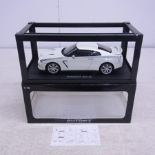 AUTOart 1/18 NISSAN GT-R WHITE PEARL 77387
