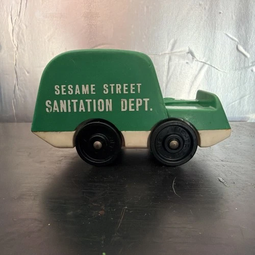 Vintage 1974 Fisher Price Sesame Street Little People Sanitation Trash Truck 938
