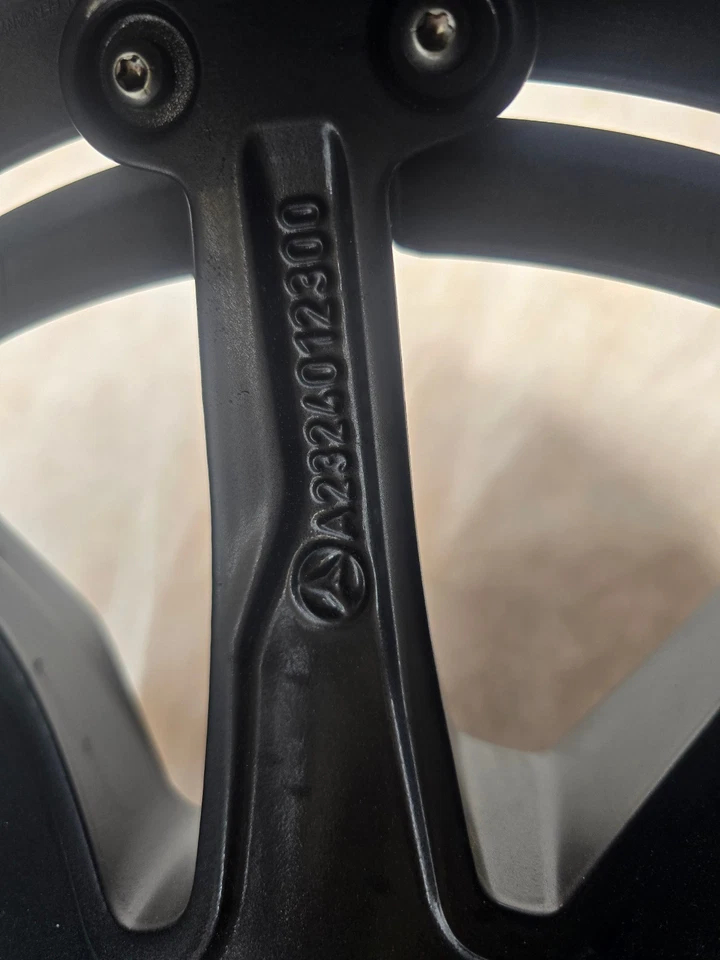 Mercedes SL43 SL55 SL63 AMG Factory OEM 20" Wheels Rim  A2324012300 - Image 2 of 3