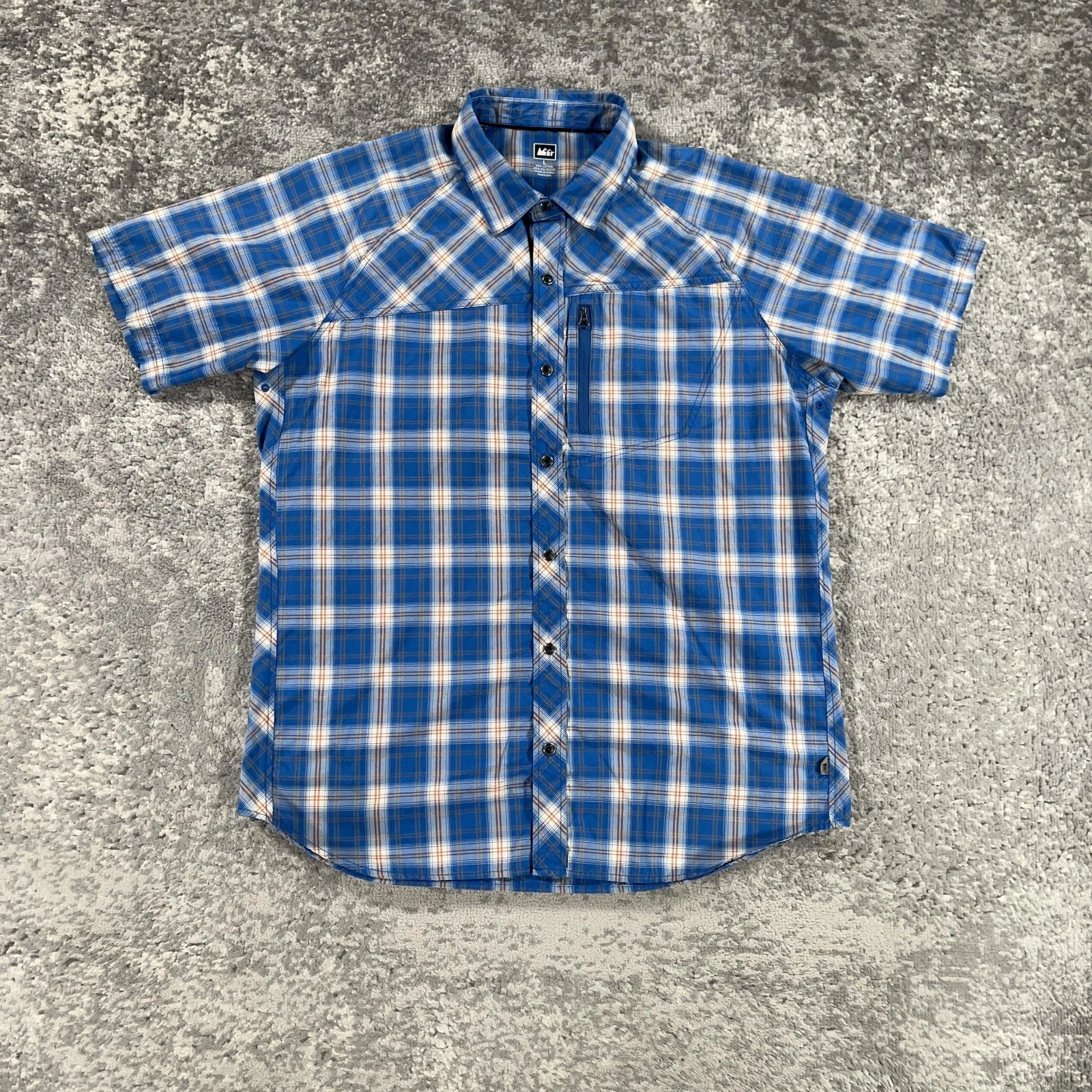 REI Shirt Mens Large Blue Plaid Short Sleeve Outdoor Button Up Zip Pocket Hiking