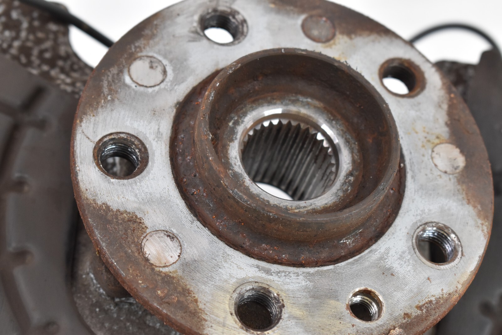14-17 Maserati Ghibli S Q4 AWD Front Right Side Spindle Knuckle Hub Bearing OEM