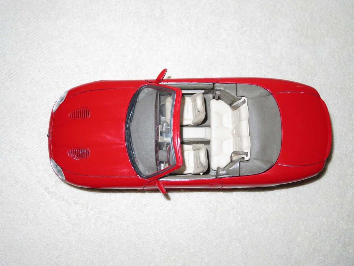JAGUAR XK SERIES CONVERTIBLE RED 1:18 MAISTO OPENING DOORS, HOOD