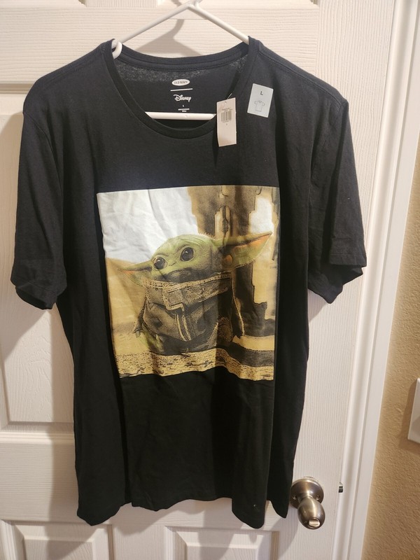 Old Navy Star Wars The Mandalorian Graphic T-Shirt Size Large NWT
