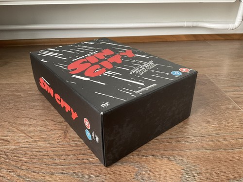 Sin City: Limited Edition Box Set (Includes DVD & 3 Graphic Novels) - Picture 5 of 7